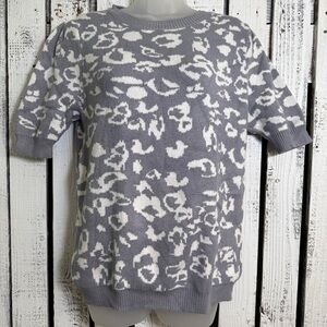 Entro Leopard Cheetah Animal Print Sweater Short Sleeve Sz Large Soft Gray White